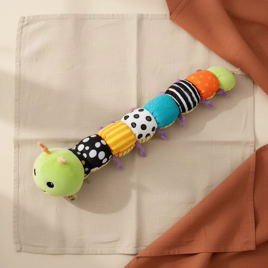 Animal Musical Montessori vu de dessus, posé sur du lin