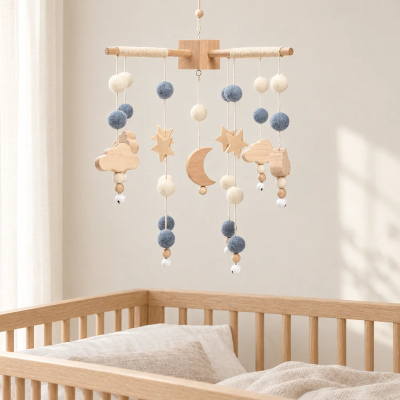 Mobile Bébé Lune en bois