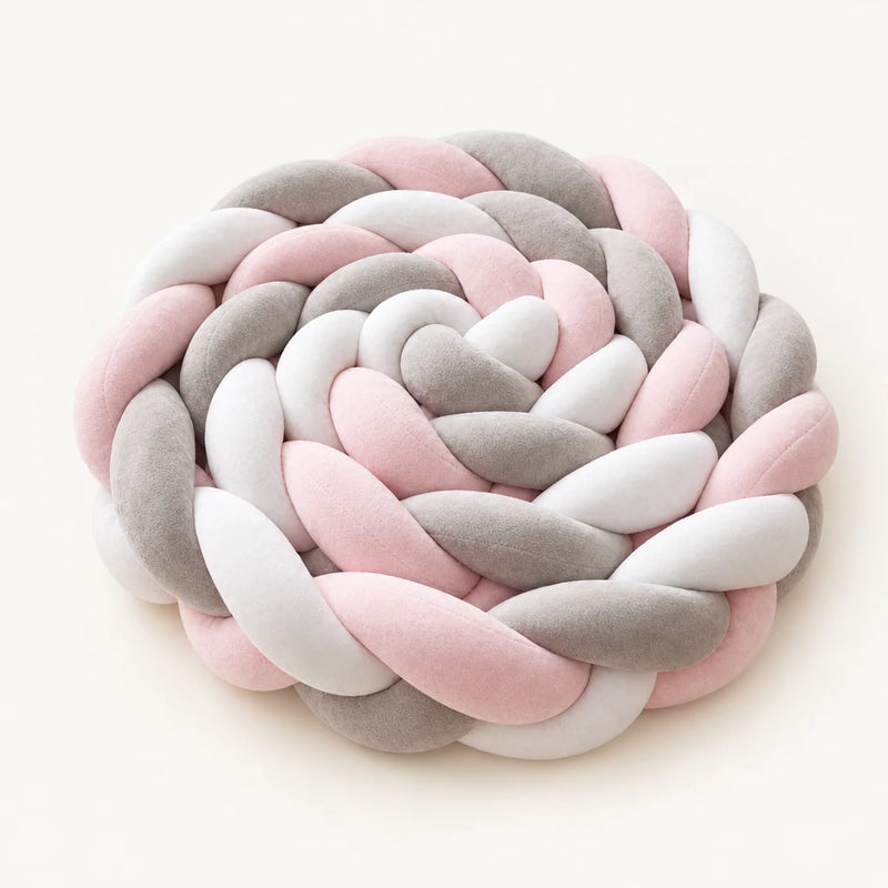 Tresse de lit 3 brins tricolore poudre de rose enroulée, sur fond clair