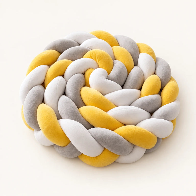 Tresse de lit 3 brins tricolore soleil nordique enroulée, sur fond clair