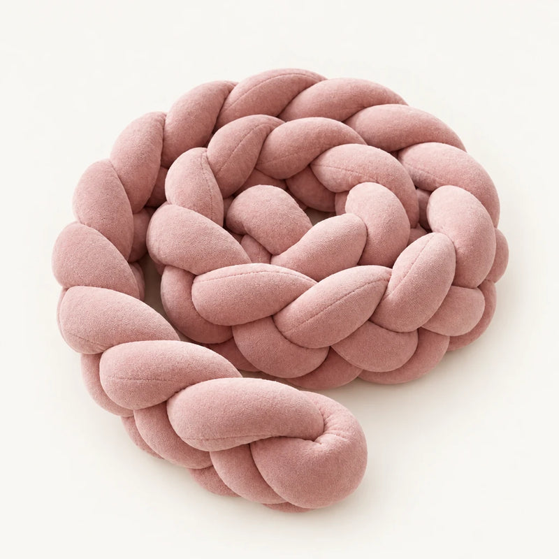 Tresse de lit à 4 brins caramel enroulée, sur fond clair