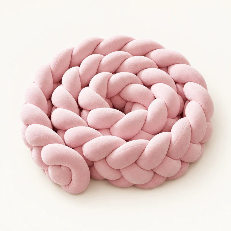 Tresse de lit à 4 brins rose enroulée, sur fond clair