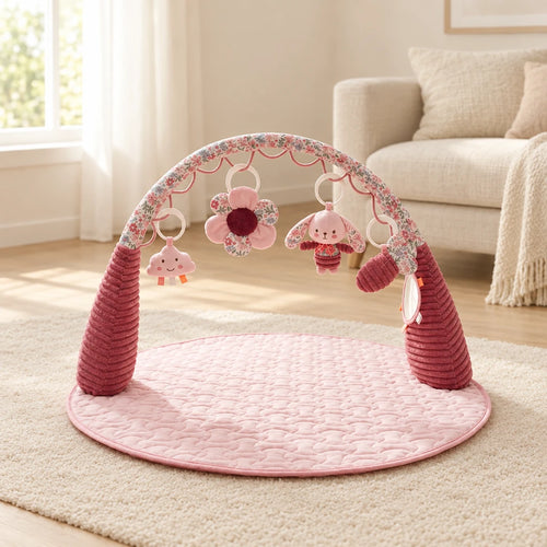 Arche d'éveil avec tapis - Jardin Secret dans un salon lumineux, sur un tapis crème