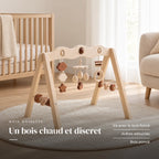 Arche d'éveil en bois - Bois marron dans une chambre de bébé claire