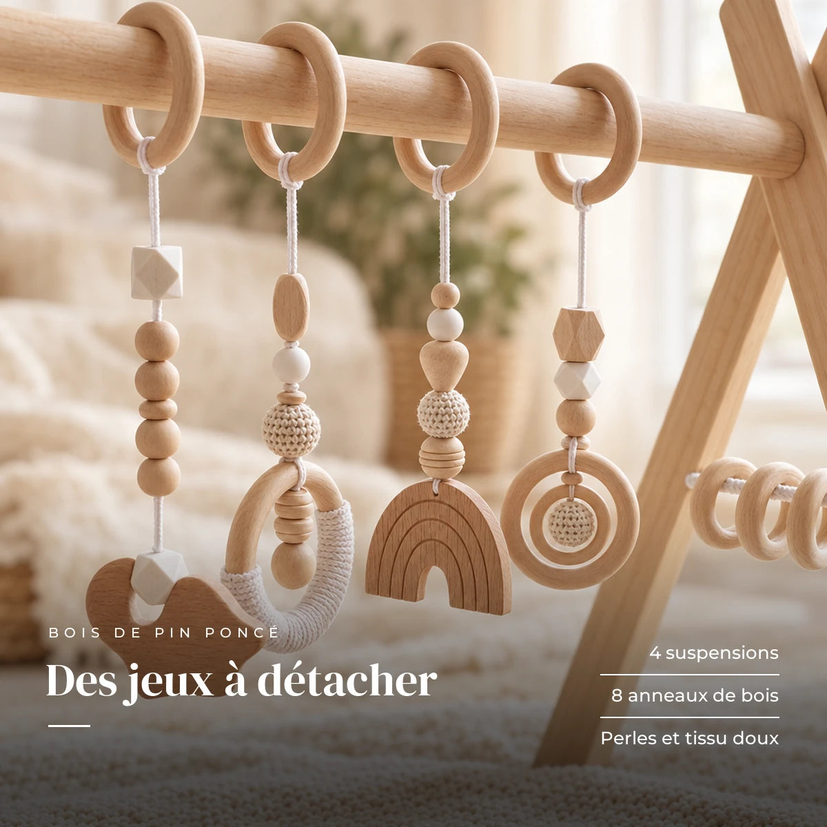 Gros plan sur les jouets suspendus : Arche d'éveil en bois