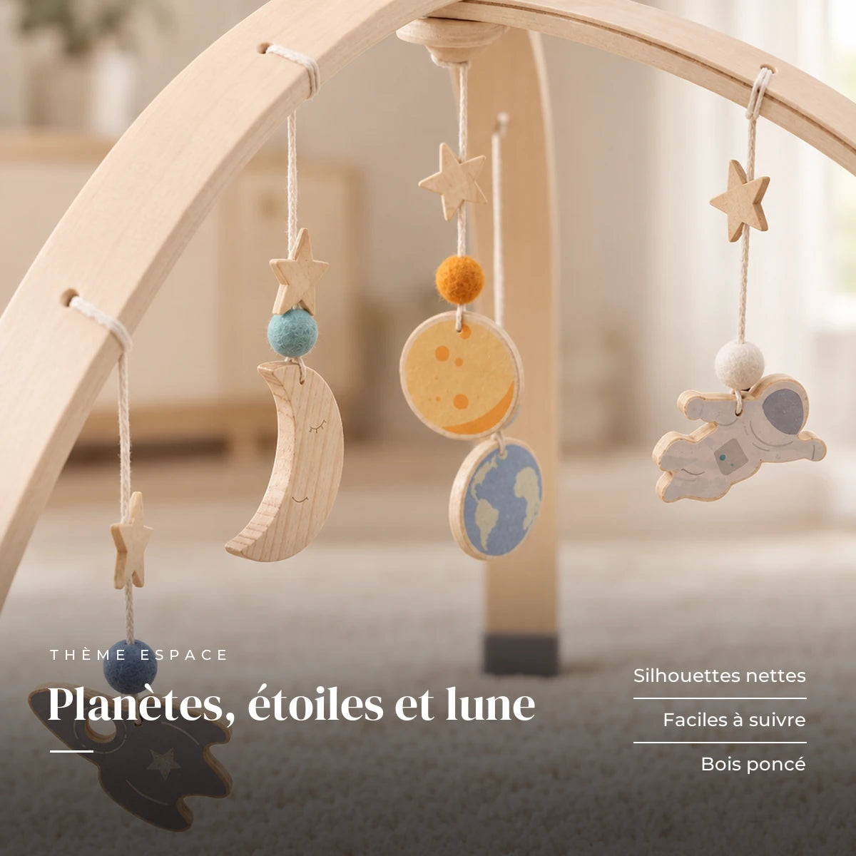 Gros plan sur les jouets suspendus : Arche d'Éveil en Dôme - Espace