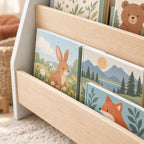 Détail du bois et des finitions de la bibliothèque enfant montessori