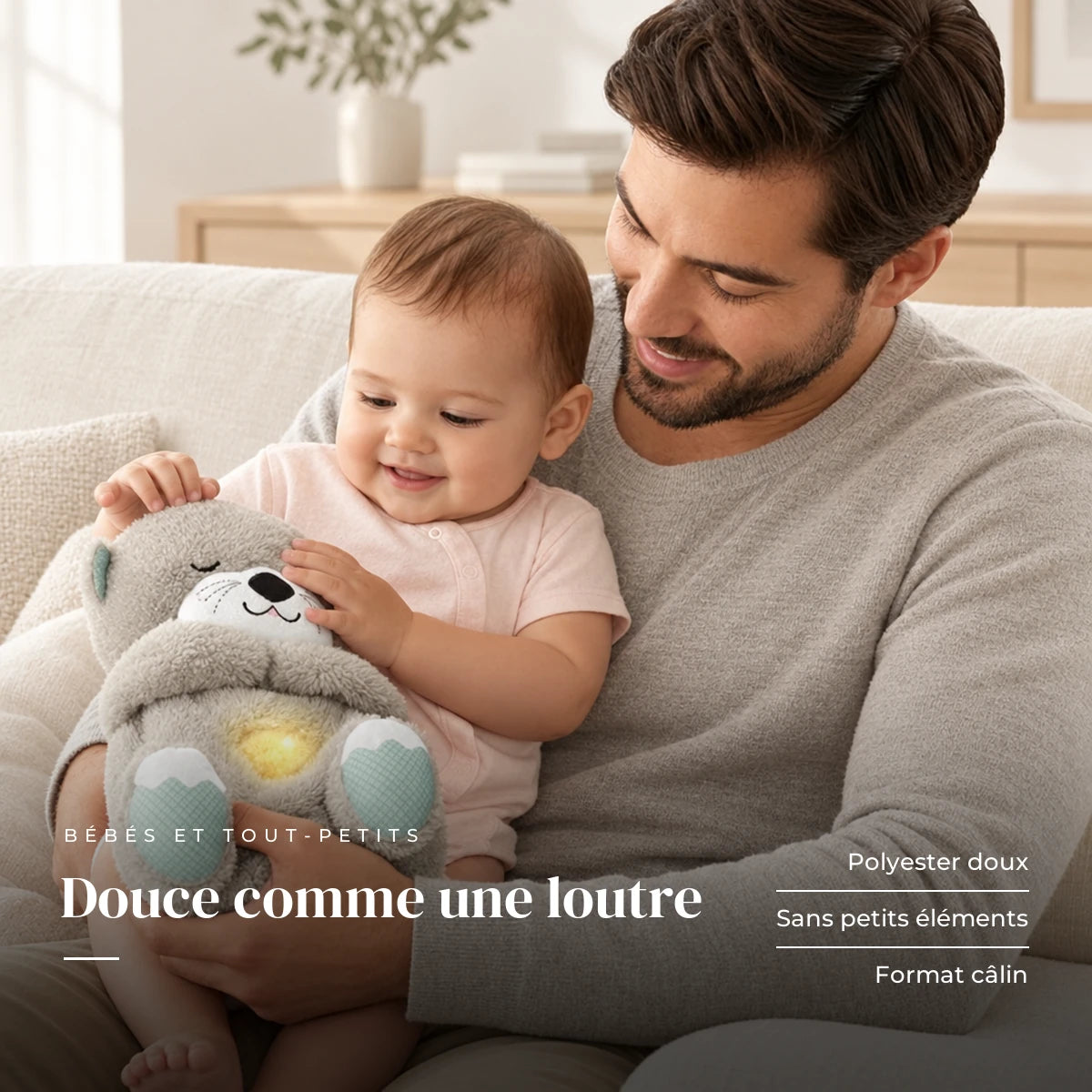 Peluche loutre qui respire dans les bras d’un bébé éveillé. Douce comme une loutre : polyester doux, sans petits éléments, format câlin