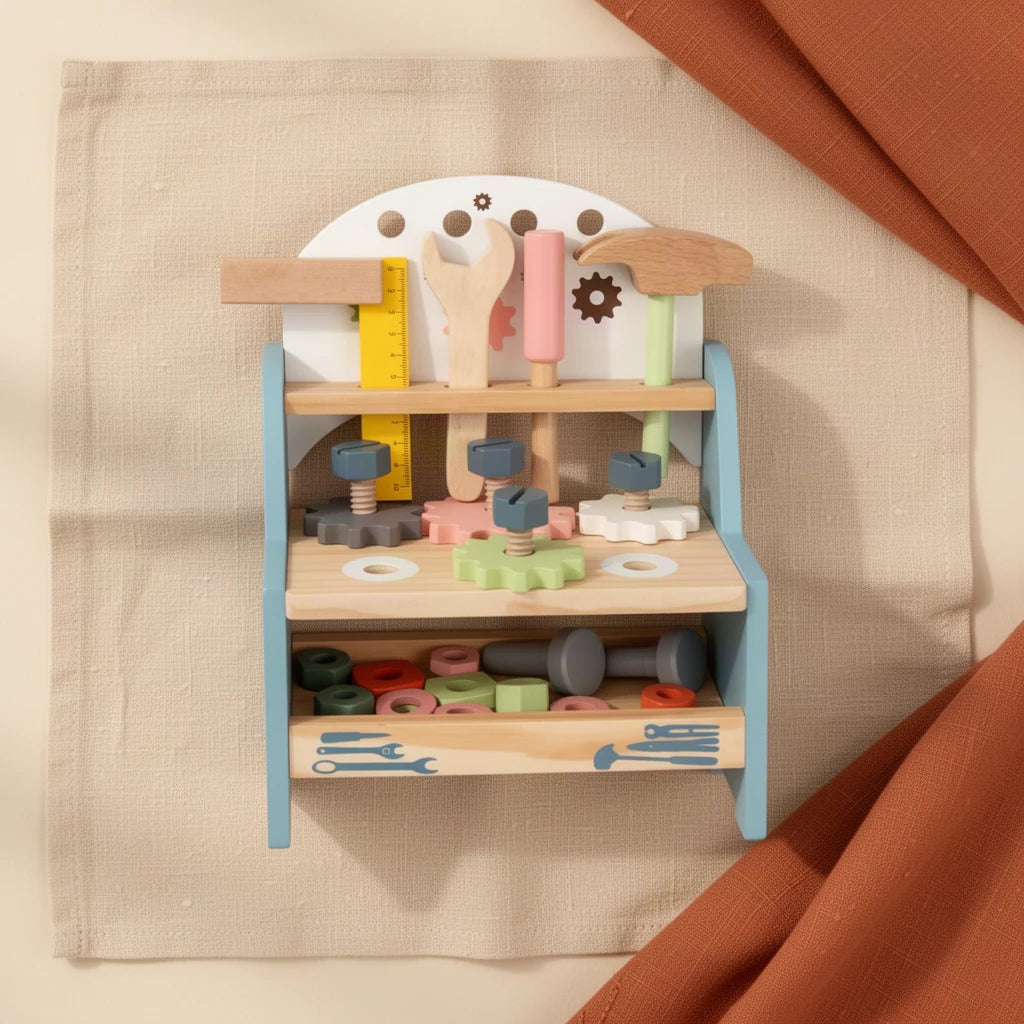 Mini Atelier Montessori vu de dessus, posé sur du lin