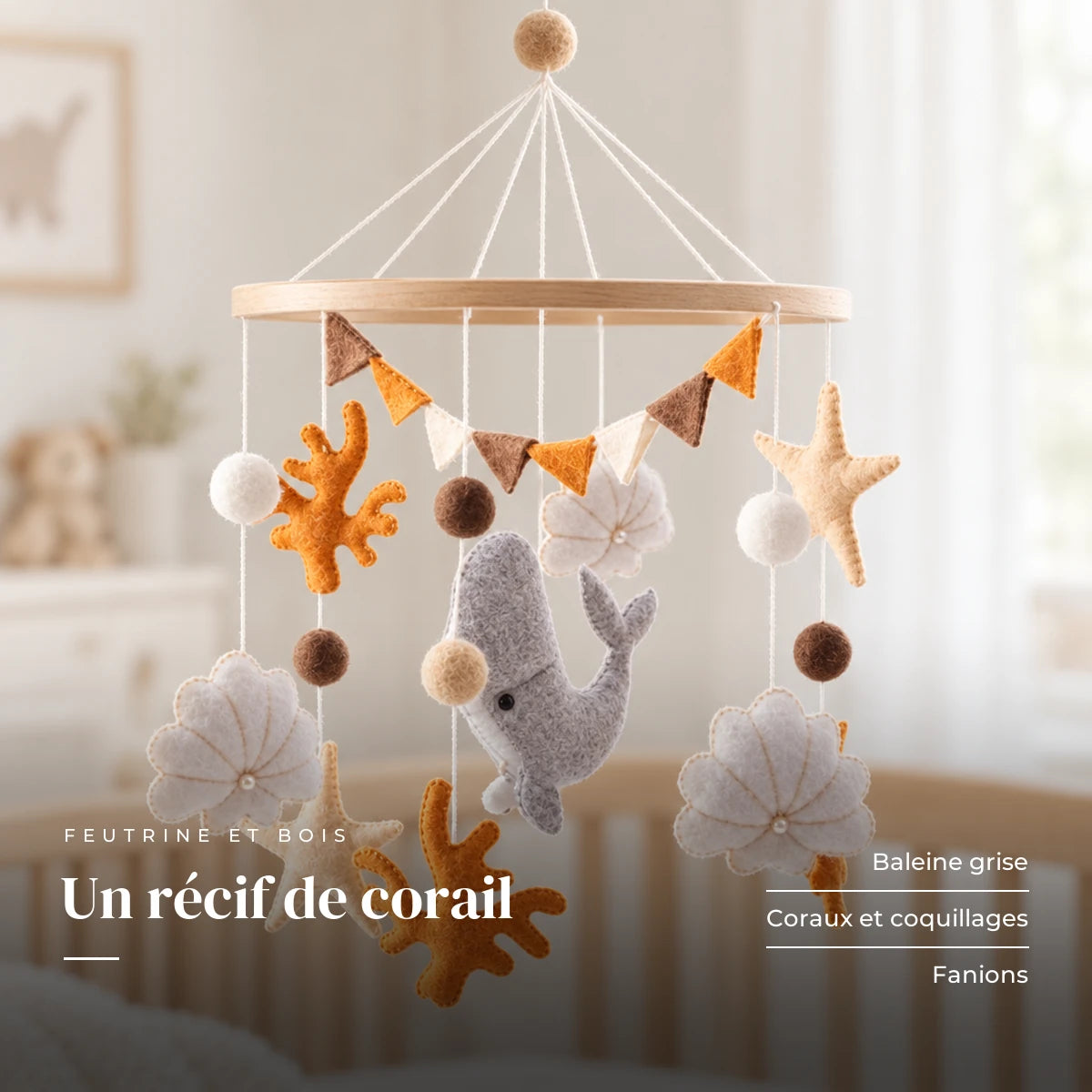 Détail des suspensions du mobile bébé Corail en bois. Un récif de corail : baleine grise, coraux et coquillages, fanions
