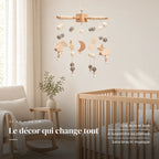 Mobile Bébé Crépuscule en bois dans une chambre de bébé lumineuse, au-dessus du berceau. Le décor qui change tout : gris, écru et bois, à suspendre au plafond, sans bras ni musique