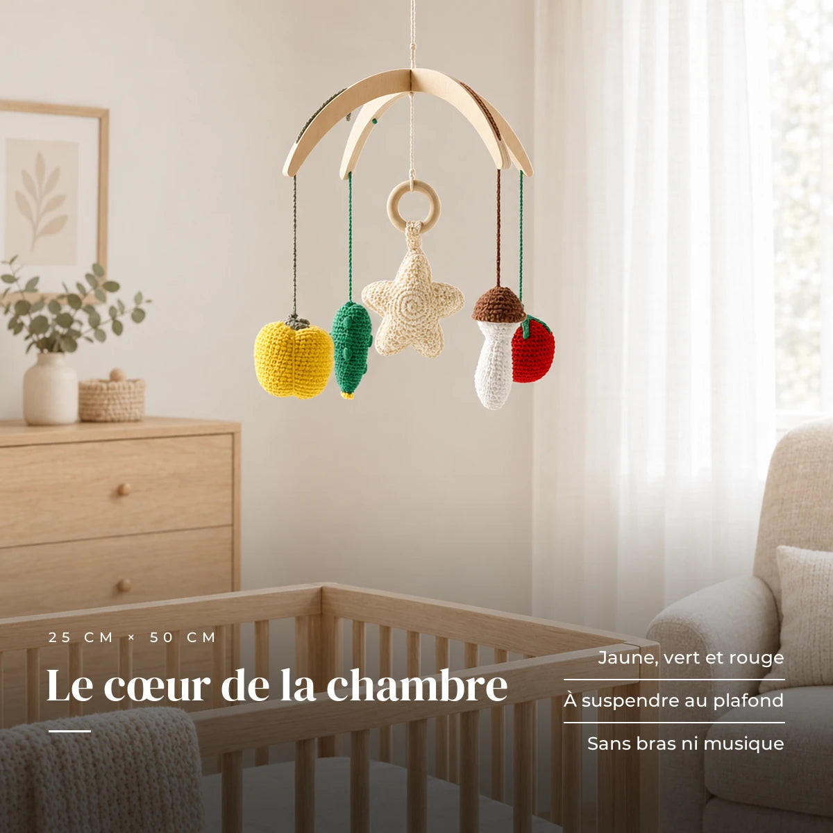 Mobile Bébé Légumes en bois dans une chambre de bébé lumineuse, au-dessus du berceau. Le cœur de la chambre : jaune, vert et rouge, à suspendre au plafond, sans bras ni musique