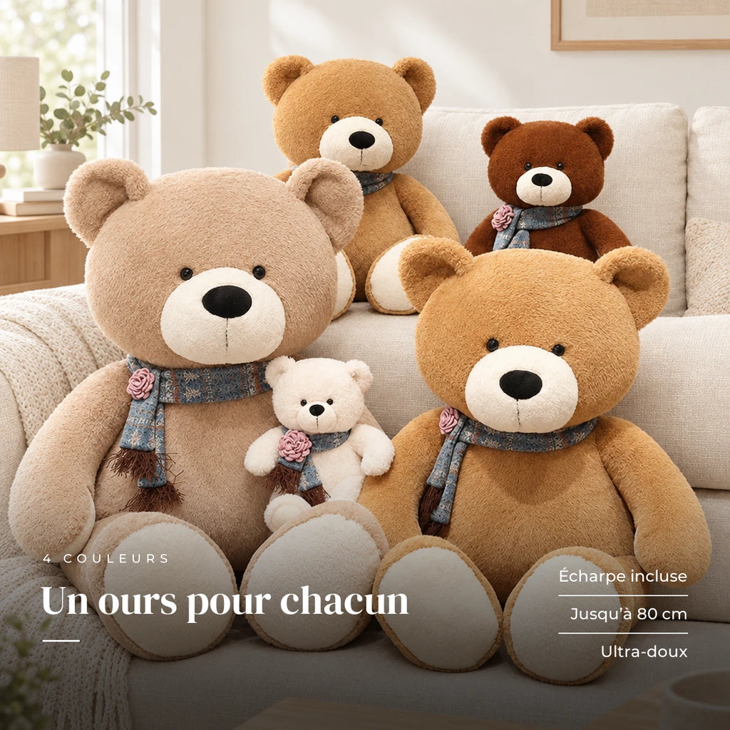 Ours en peluche géant brun avec son écharpe installé sur un canapé en lin. Un ours pour chacun : écharpe incluse, jusqu’à 80 cm, ultra-doux