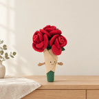 Peluche bouquet de roses rouges kawaii posée sur une console en bois clair