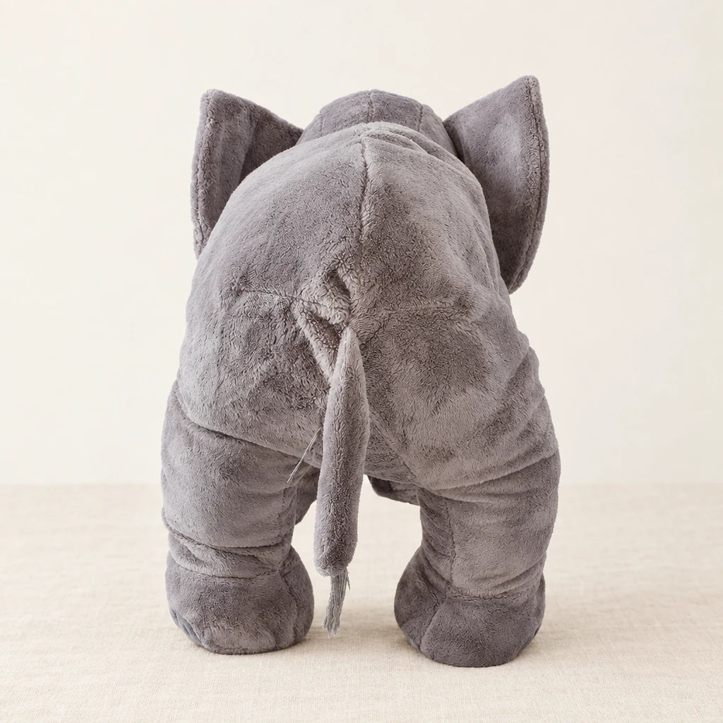 Peluche éléphant oreiller grise vue de dos sur fond crème
