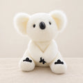 Peluche koala avec son bébé blanche sur fond crème, en studio