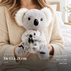 Peluche koala avec son bébé dans les bras d’un adulte. De 13 à 28 cm : rembourrage coton PP, déco ou câlin, dès 3 ans