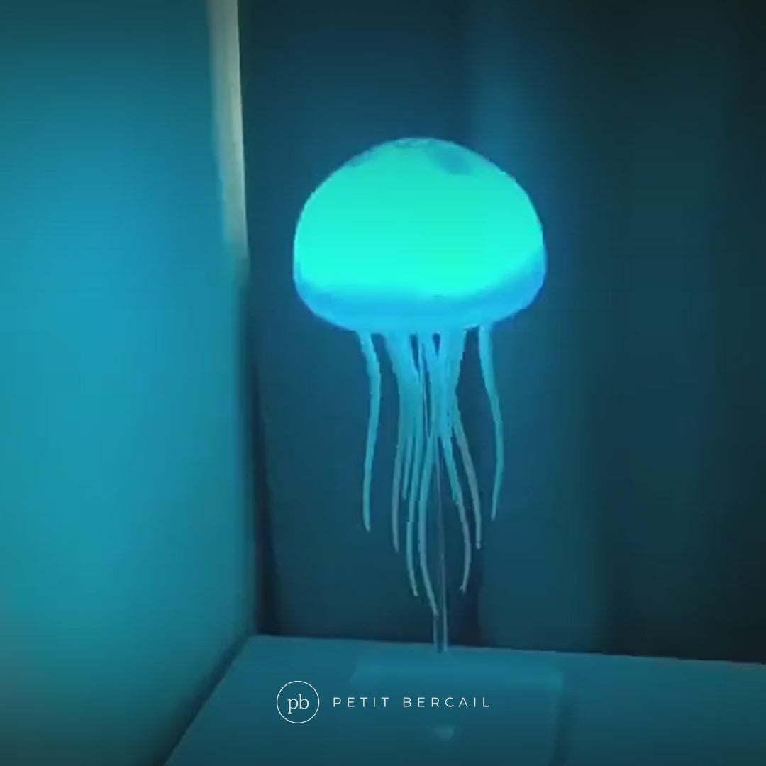Veilleuse méduse 3D en action : tentacules et couleurs fluides