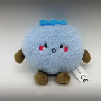 Peluche myrtille kawaii en vidéo : pelage moelleux et joues brodées