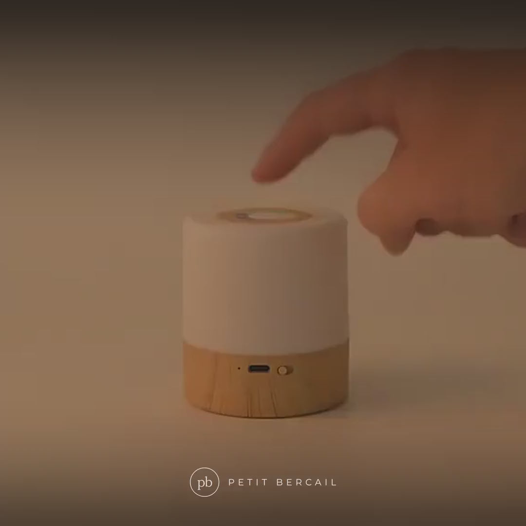 Veilleuse en bois en action : couleurs RGB et intensité au toucher