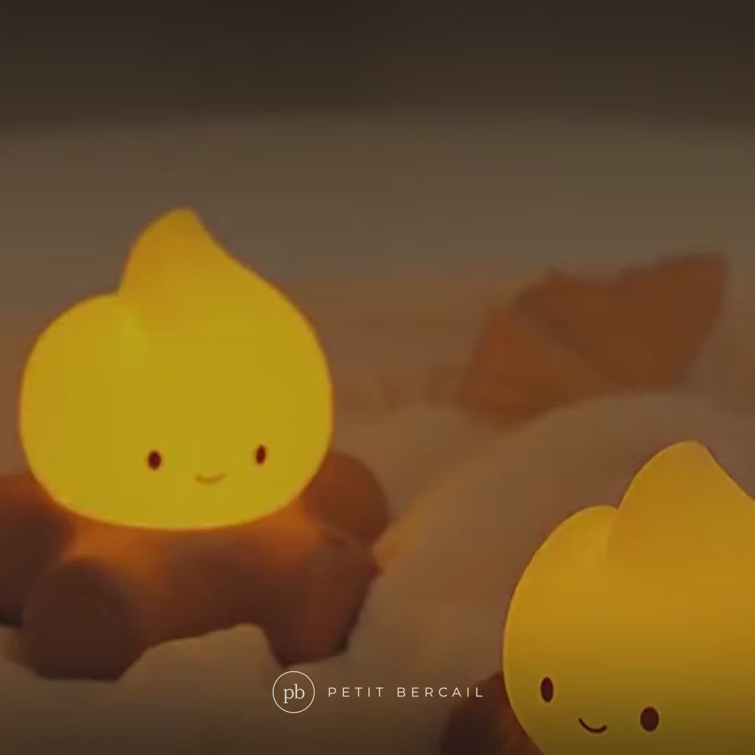 Veilleuse feu de camp en action : petite flamme ambrée
