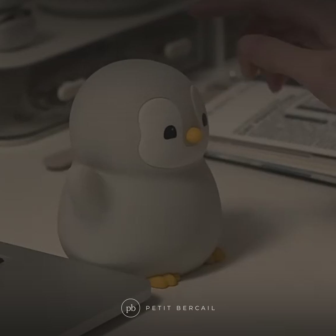 Veilleuse pingouin en action : lumière douce qui rassure