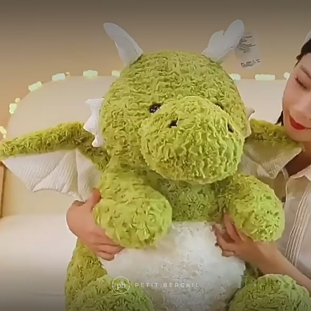 Dragon en peluche en vidéo : fourrure soyeuse et 3 coloris