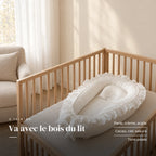 Réducteur de lit - Cocoon dans une chambre de bébé lumineuse