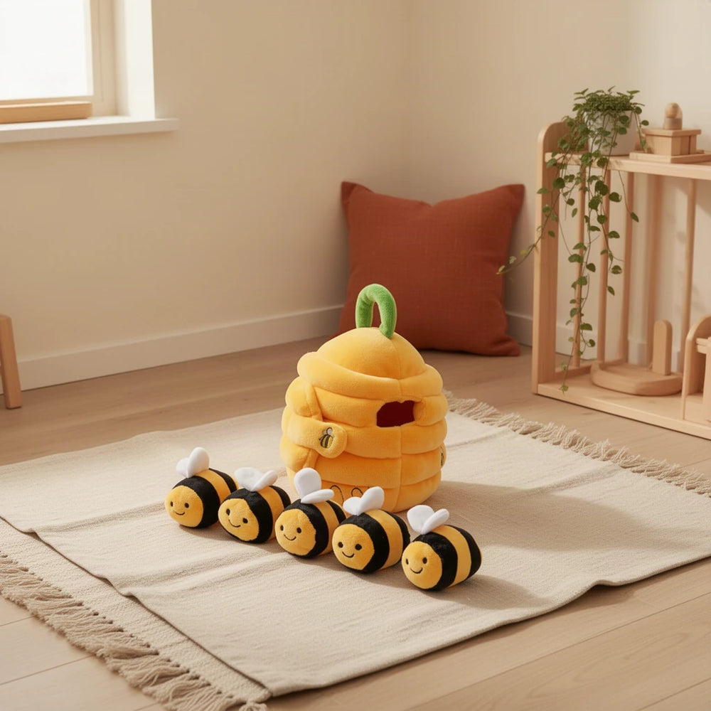 Ruche Montessori pour bébés dans une chambre d’enfant Montessori