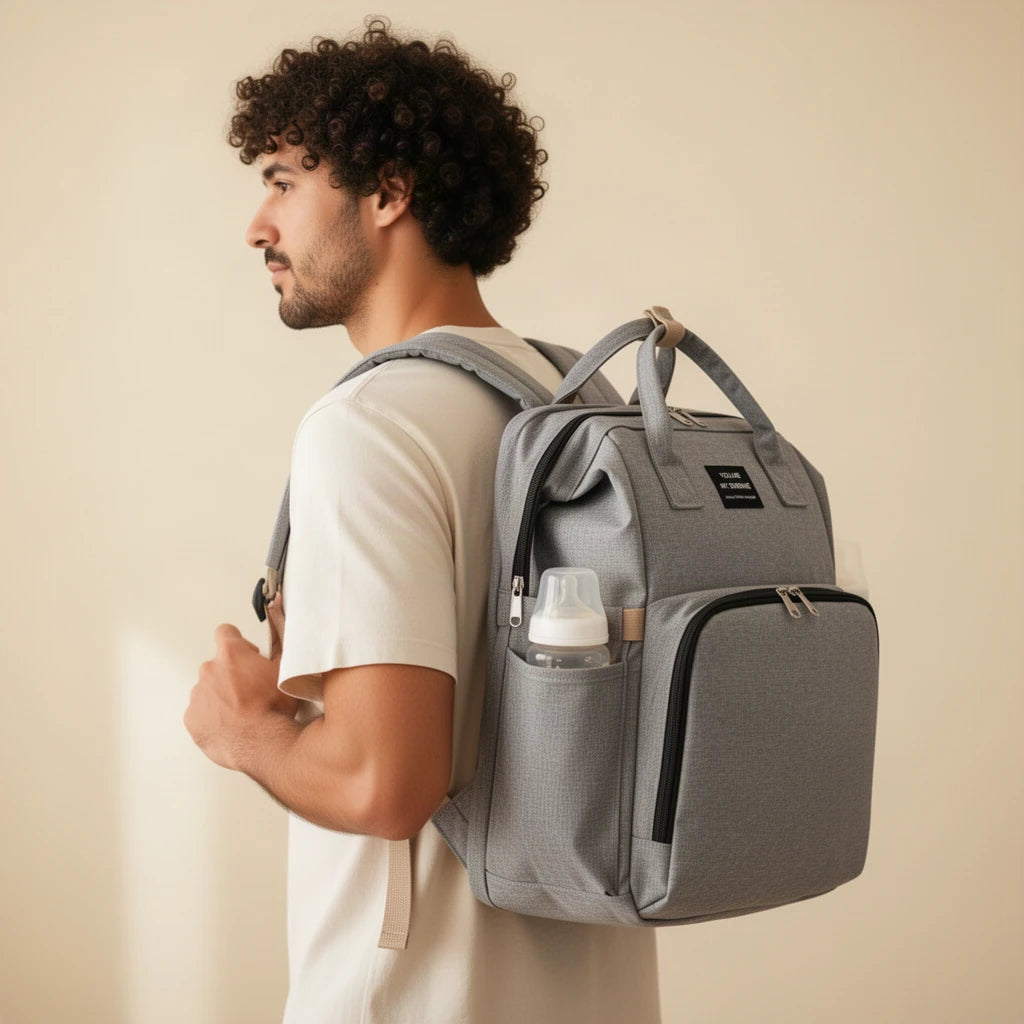 Sac à dos à langer avec couchette, 18 compartiments porté sur le dos, vu de profil
