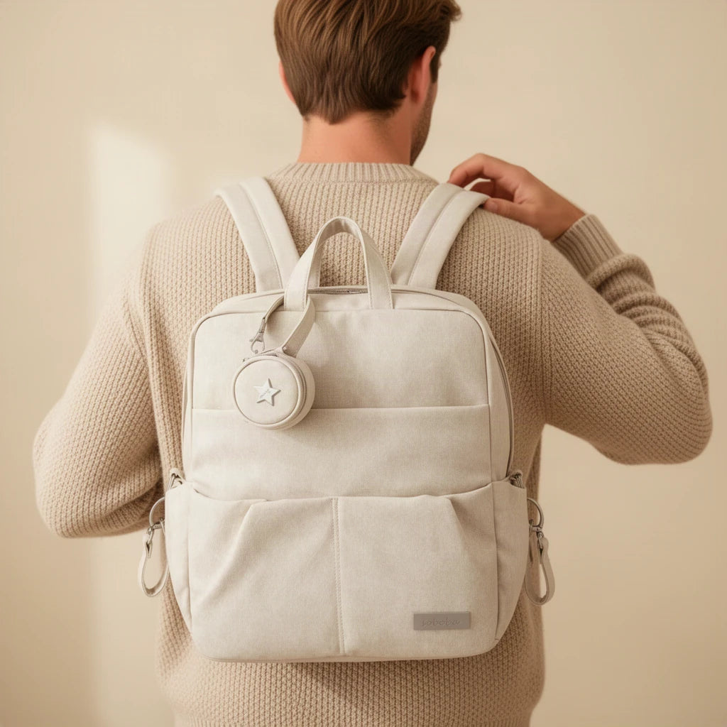 Sac à dos à langer déperlant avec compartiment humide porté sur le dos