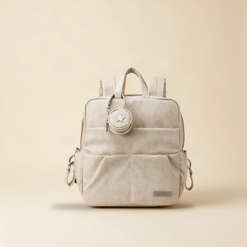 Sac à dos à langer déperlant avec compartiment humide sur fond clair