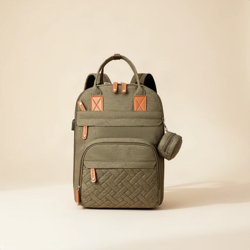 Sac à langer poussette avec port USB et matelas à langer sur fond clair