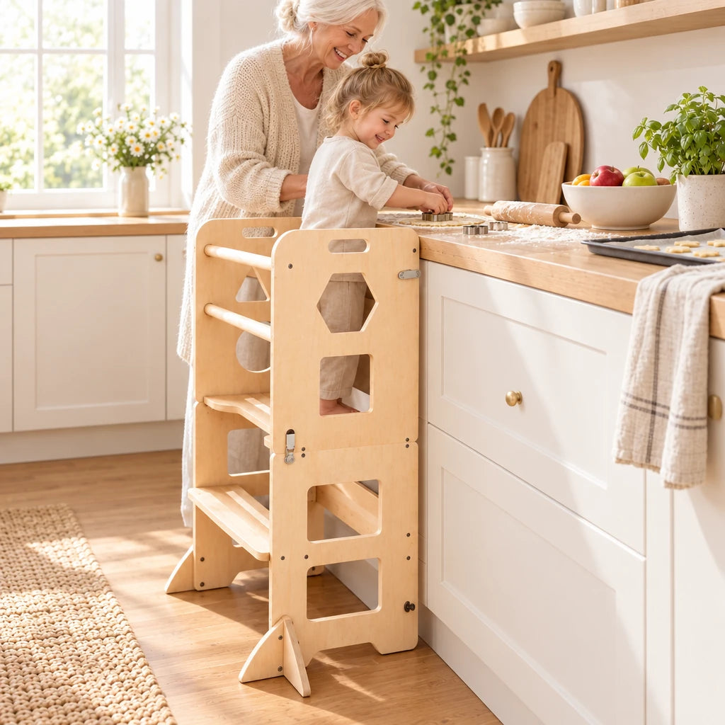 Grand-mère et enfant qui préparent des gâteaux, l’enfant debout dans la tour d’observation pliante