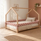 Tresse de lit 3 brins caramel sur un lit cabane en bois