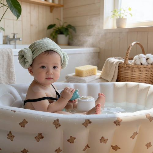 Baignoire bébé gonflable antidérapante Nounours en situation dans la salle de bain, ambiance cosy