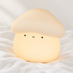 Veilleuse champignon tactile en gros plan sur un drap blanc